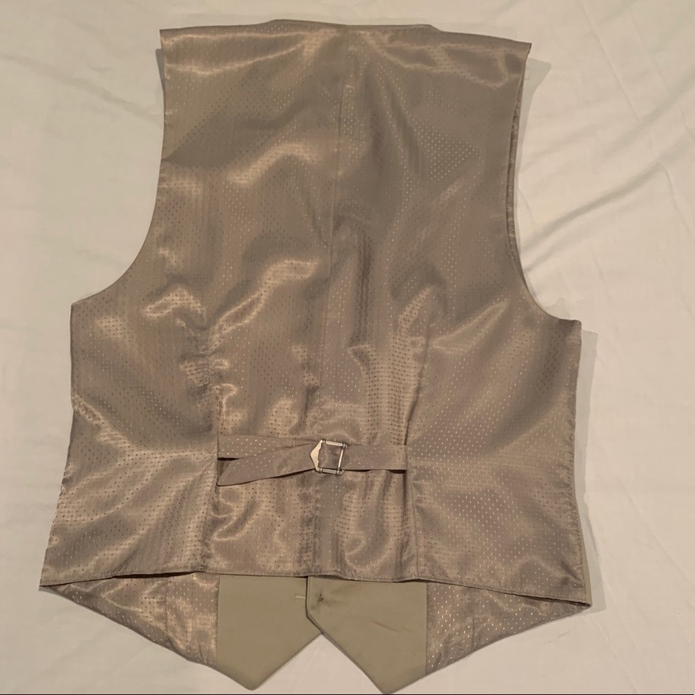 Vest - Picture 2 of 3